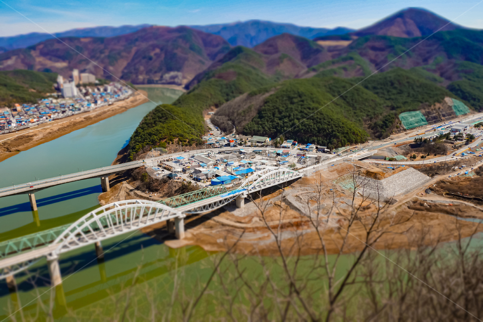 미니어쳐,마을,자연,배경,한국자연풍경,풍경,nature,나무,산,tree,mountain,outdoors,옥외,곶,강,river,경치,landscape,miniature,village,다리,bridge