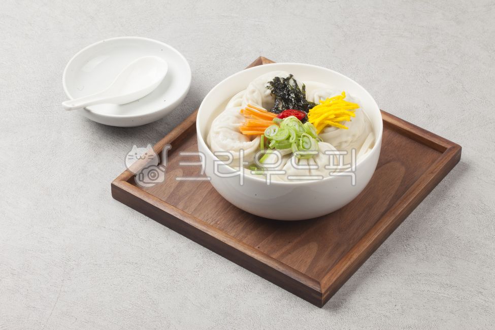 Tteokguk,tteokmanduguk,manduguk,mandu,garaetteok,gomyeong,seol food,holiday food,seolnal food,cooking