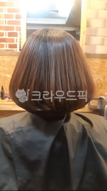 사람,머리,뒷모습,머리카락,단발,여자,여성,미용실,거울,c컬,펌,파마,퍼머