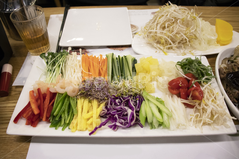 plant,식물,produce,beansprout,새싹,sprout,생산액,콩나물,vegetable,pasta,국수,cook,noodle,파스타,food,채소,채소들,플레이팅,야채,야채들,음식,reserves,dishes,meal,요리,월남쌈,새우,식재료,파프리카,베트남음식