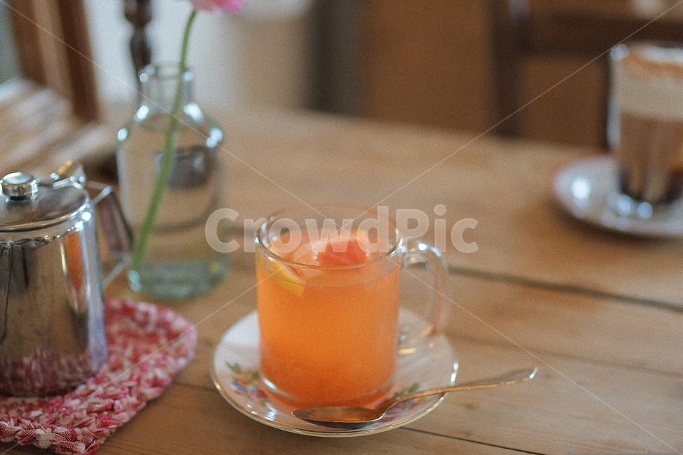 자몽티,티,tea,카페,디저트,커피잔,컵,화병,유리병,자몽,감성,티스푼,테이블,cafe,dessert,음료수,drink,beverage