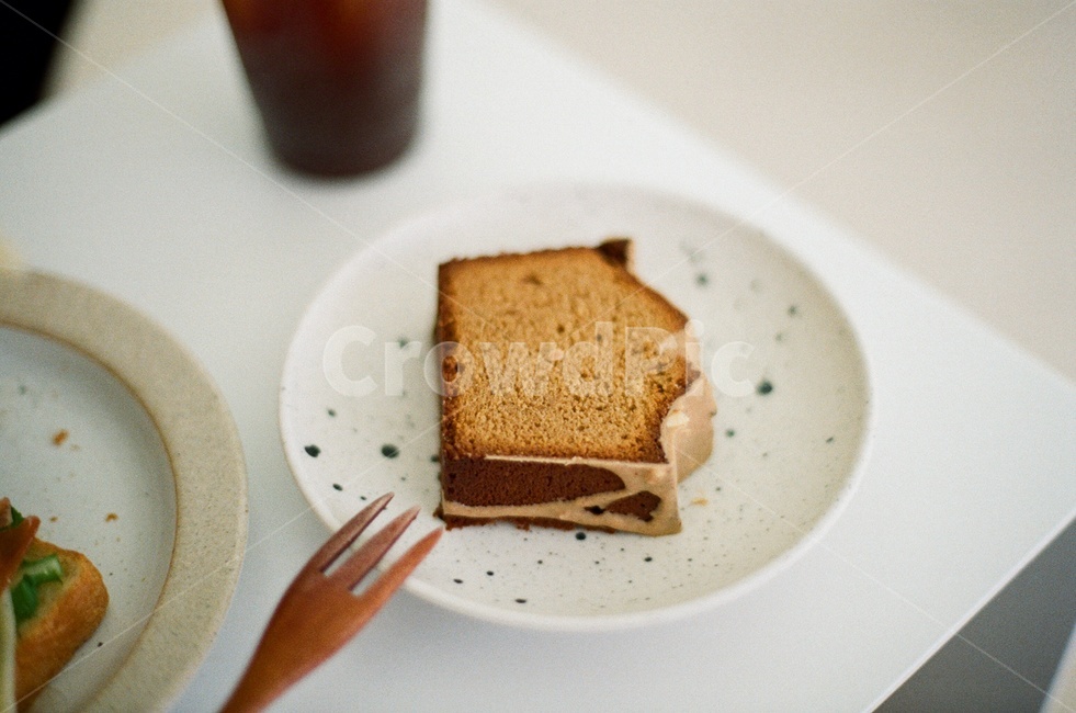 디저트,빵,포크,접시,맛있는,음식,테이블,필름사진,아날로그,감성사진,치즈,건강한,dessert,fork,dish,plate,hand,delicious,food,table,fim,analog,sensitive,bread,달콤한,음식,식재료,요리,food,cook,meal,dishes,food reserves,디저트,간식,후식,dessert,snack,감성,sensible,feeling