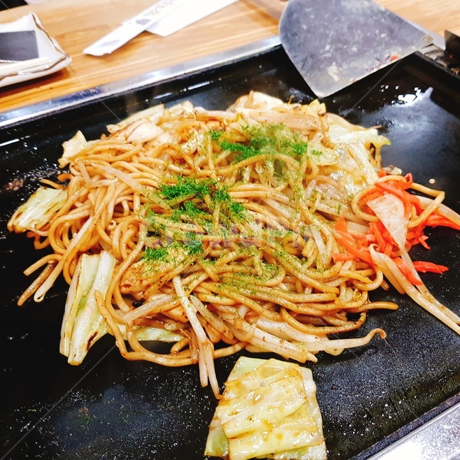 Japanese food,japan,snack,noodle,food,Yakisoba,stirfry,Teppan cooking,Fried noodles,cooking,iron plate,Noodle dish