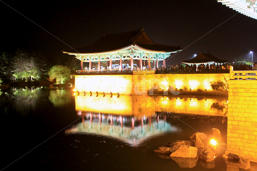 경주,안압지,동궁,월지,문화재,문화유산,신라시대,통일신라,궁궐터,호수,연못,저수지,야경,밤,밤풍경,야간조명,야간관람,야경,밤,풍경,nightscape,night,landscape,한국전통,한국문화,korean traditional,korean culture,랜드마크,landmark,tourist attraction,한국랜드마크,한국관광지,한국명소,korea landmark,korea tourist attraction,architecture,건축물,building,건물