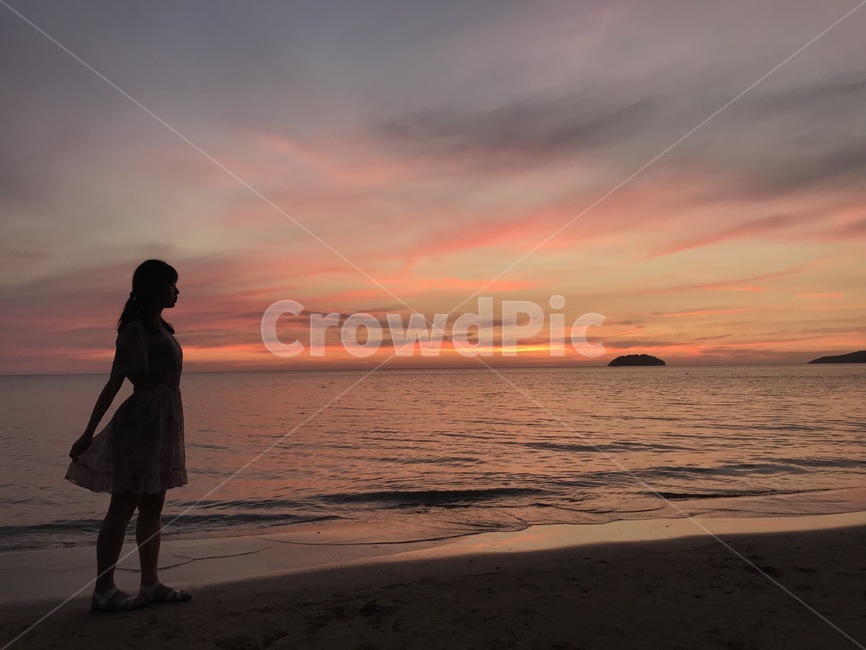 코타키나발루,바다,선셋,여행,노을,여자,풍경,일몰,뒷모습,옆모습,여자뒷모습,태양,구름,감성,저녁,해변,비젼,사람,인물,인간,human,person,여성,여자,woman,female,lady,인물실루엣,사람실루엣,character silhouette,human silhouette,nature,자연,outdoors,옥외
