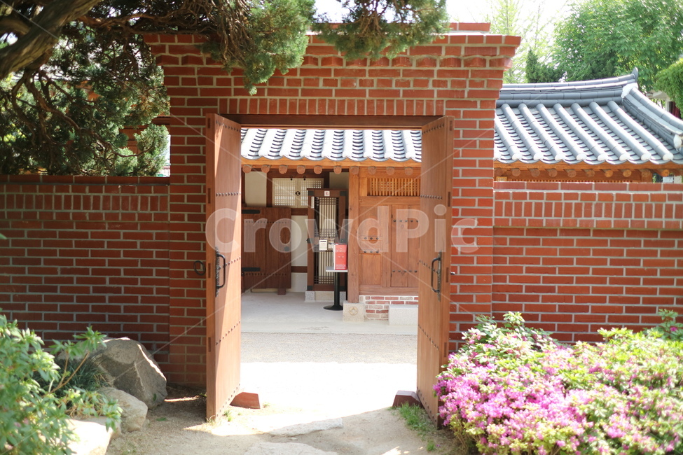 북촌한옥마을,화단,한옥,마당,outdoor,정문,안마당,현관,patio,porch