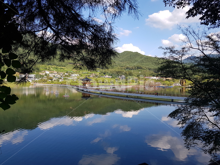산,구름,못,물,공원,호수,다리,계곡,하늘,파란하늘,자연,옥회