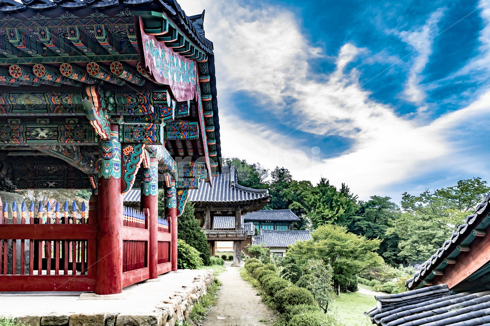 부석사,문화유산,단청,문양,전통가옥,사찰,불교,종교,전통건축물,한국의미,처마,종각,구름,건축물