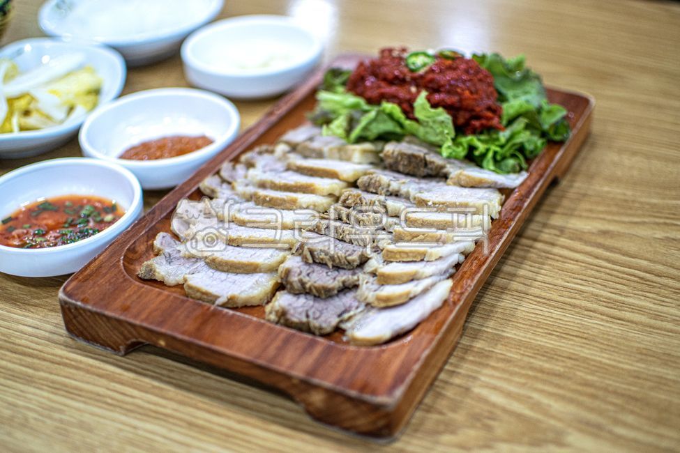 platter,lunch,pork,food,boiled pork,meal,meat,cold cuts