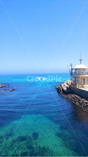 바다,등대,파아란,뭉개구름,산,자연,풍경,nature,landscape,등대,lighthouse,architecture,건축물,building,건물
