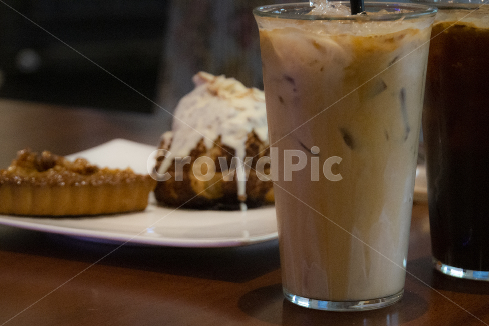 커피,라떼,슈크림빵,호두파이,디저트,카페,디저트,간식,후식,dessert,snack,커피,카페,coffee,cafe