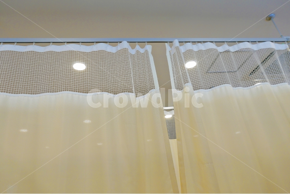 칸막이,물리치료실,치료실,커텐,가림막,병원,실내,환자,보호,망사,전등,천장,슬라이딩,천,알미늄,한의원,의원,외과,내과,통증클리닉,의료,의학,병원,medical,hospital,clinic,인테리어,실내디자인,interior design