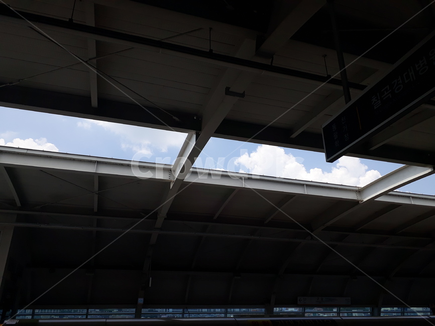 building,건물,architecture,건축물,하늘,sky,shadow,그림자,blue,파란,구름,cloud