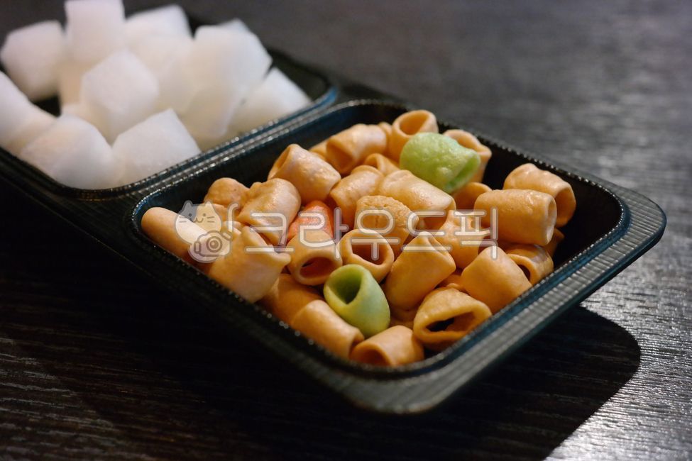 치킨무,뻥튀기,안주,술안주,기본안주,간식,무절임,피클,무,과자,스낵,음식,요리,음식,식재료,요리,food,cook,meal,dishes,food reserves