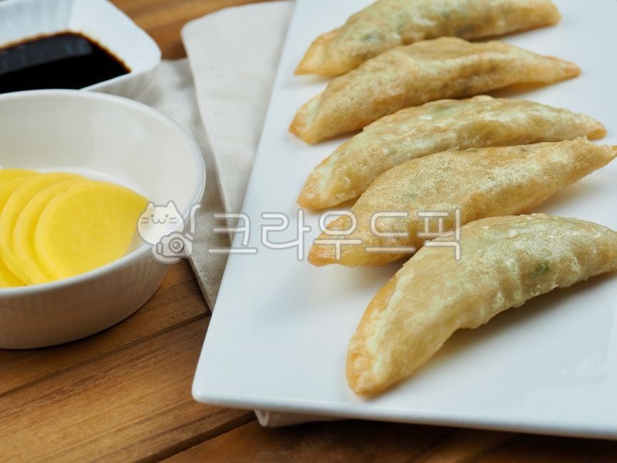 군만두,중국음식,만두,음식,식품,식사,요리,고기만두,교자,dumpling,gyozadumpling,food,meal,cooking,meatdumpling,단무지,간장,중식