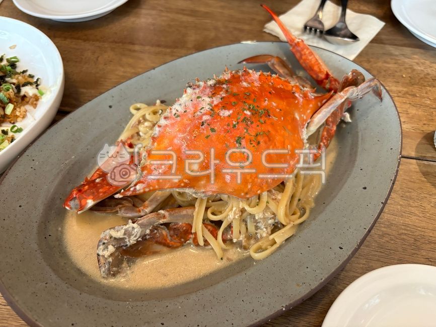 파스타,스파게티,게,꽃게,게살,양식,food,음식,meal,식사,plate,그릇