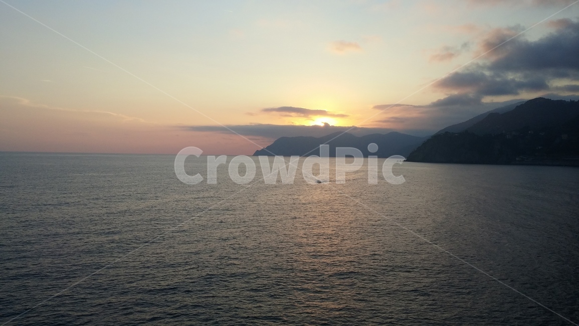 석양,해지는모습,잔잔한바다,일몰,유럽일몰,자연,풍경,nature,landscape,outdoors,옥외,land,땅,shoreline,해안선,water,물,ocean,대양,sea,바다,coast,연안