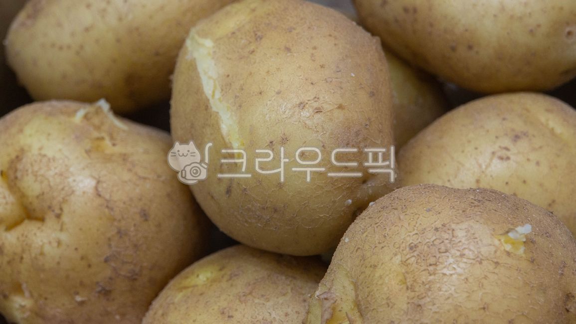 Boiled Potatoes,root vegetables,potato,snack,Steamed Potatoes,food,summer