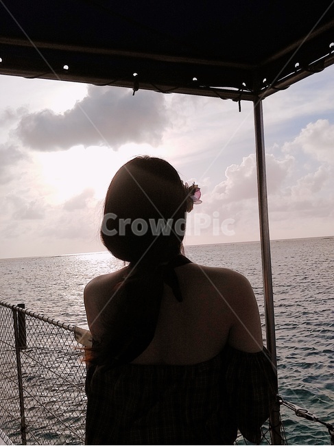 바다,여행,뒷모습,여자,역광,sunset,노을,사이판,saipan,vacation,여성,사람,lady,보트,크루즈,chill,boat,실루엣,감성사진,저녁,석양,긴머리,꽃삔,오프숄더,cruisetrip,sunsetcruise,sea,lonely,쓸쓸한