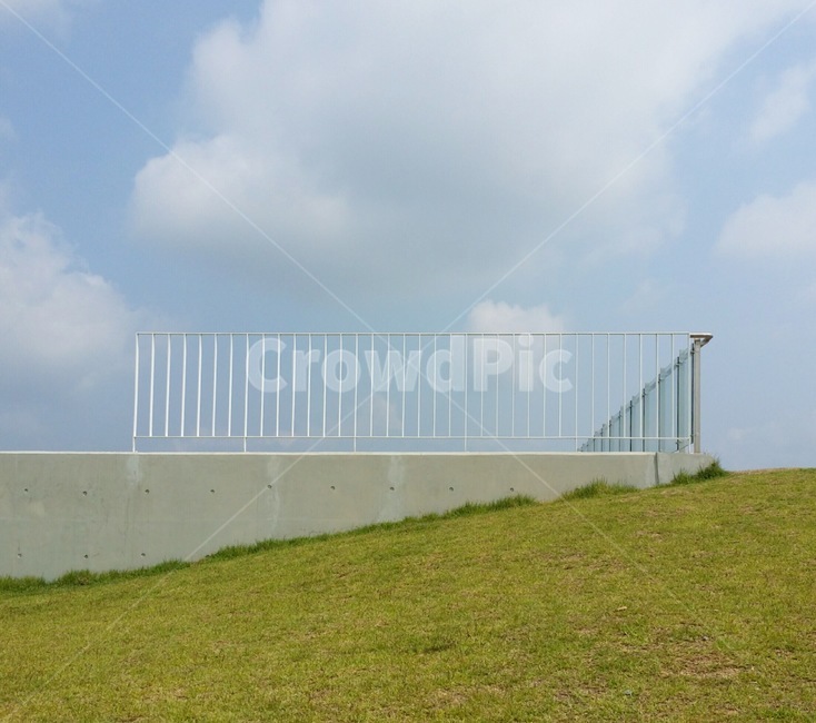 봄,감성,산책,언덕,현대,구름,하늘,잔디,풀,관점,자연,풍경,nature,landscape,handrail,난간,banister,grass,plant,식물,railing
