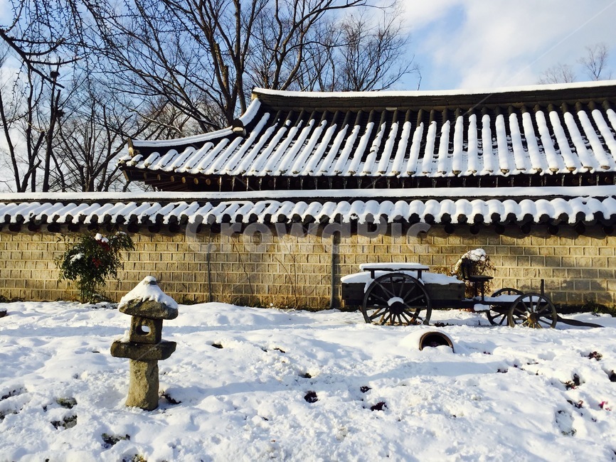 전주,전주한옥마을,한옥,돌담길,기와지붕,전통적인,눈,겨울,koreantraditional,koreanhouse,snow,winter