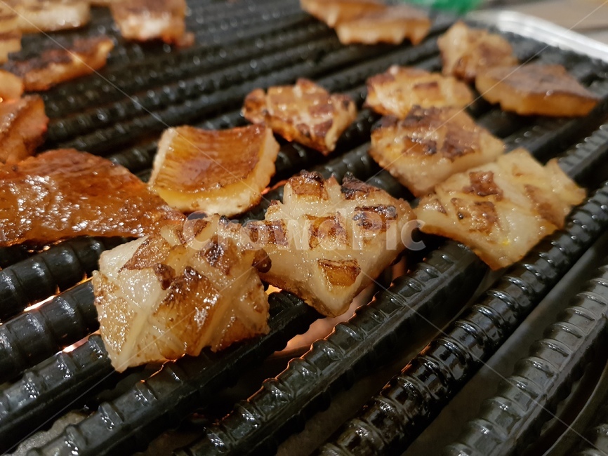 껍데기,돼지껍데기,음식,고기,불판