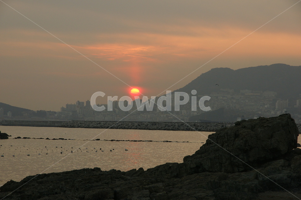 석양,이기대,바다,붉은태양,방파제,자연,풍경,nature,landscape,outdoors,옥외,dawn,새벽,red sky,붉은 하늘,sunset,일몰,sky,하늘,dusk,황혼