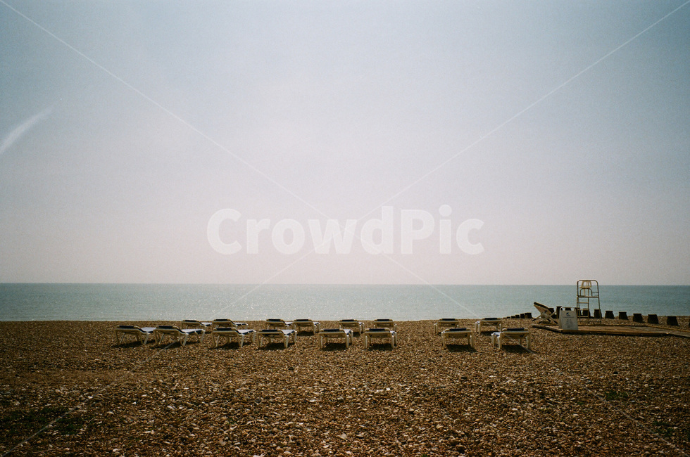 바다,여름바다,유럽바다,해수욕장,해변,바다이미지,휴가,여름휴가,하늘,푸른바다,파란바다,파란하늘,푸른하늘,흰구름,sea,beach,vacation,sky,blue,summervacation,파도,반짝이는바다,vacance,휴식,더위,물놀이,피서,영국바다,자연,풍경,nature,landscape,감성,sensible,feeling,dirt road,흙길,road,도로,gravel,자갈,ground,바닥