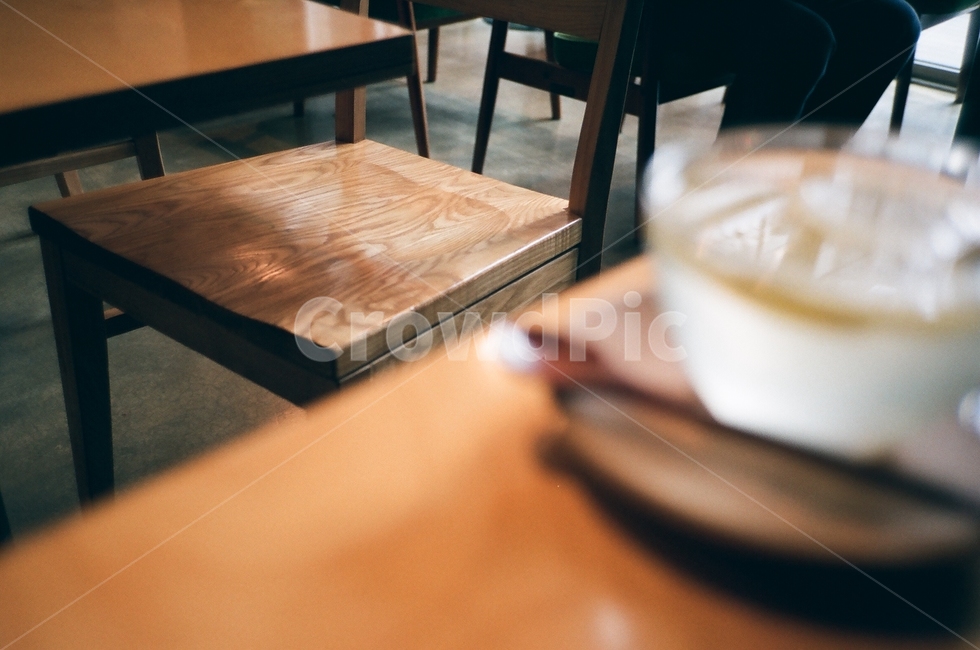 카페,조용함,고요함,의자,카페의자,빈티지,빈티지사진,카페테이블,카페사진,커피,카페,coffee,cafe,감성,sensible,feeling