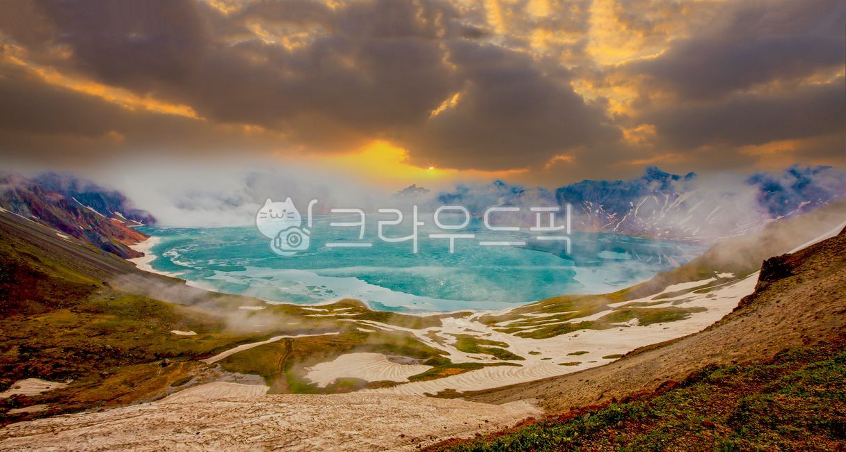 mountainrange,Mt Baekdu,sacred mountain of the nation,ice,tourist attraction,water mist,North Korea,caldera,healing,Bukpa,superb view,mountain,lime water,Mt Baekdu of Korea,dormant volcano,border,sky,remaining snow,Cheonji,slow wave,hot spring water,mount