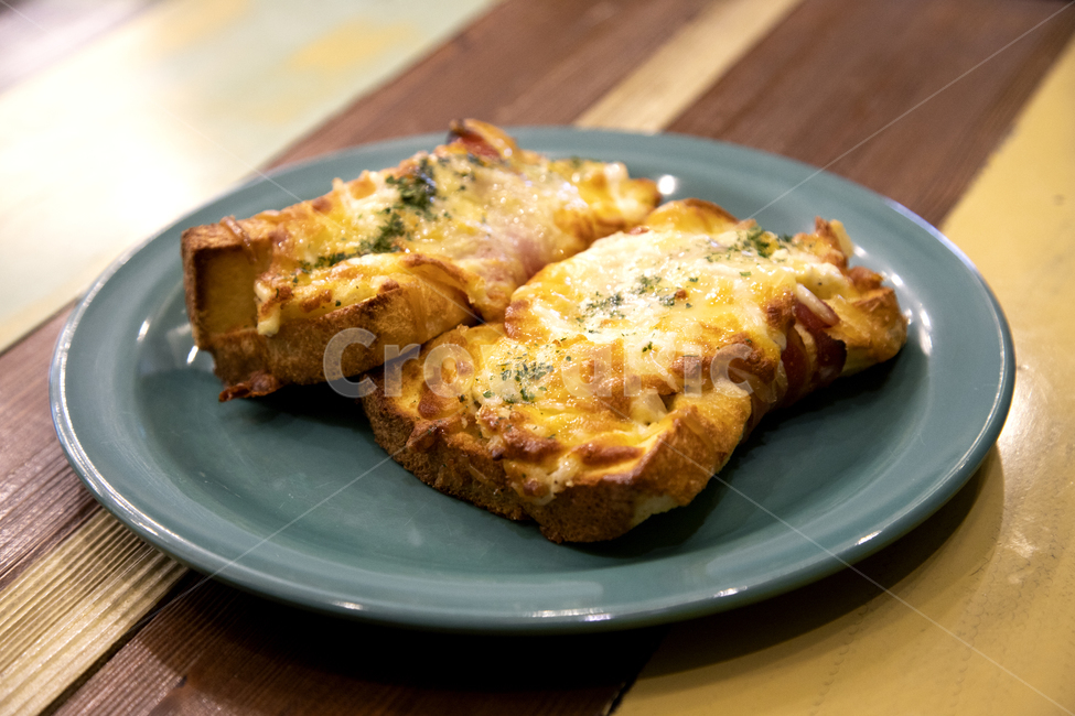 빵,음식,양식,정갈한,맛있는,밀가루,구운,토핑,접시,동그란,탁자,식탁,식기,담다,식품,한끼,먹음직한,배경,음식,식재료,요리,food,cook,meal,dishes,food reserves,빵,bread,디저트,간식,후식,dessert,snack