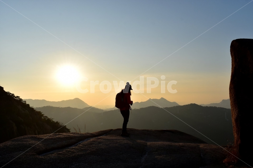 북한산,풍경,자연,국립공원,서울,도심지,명산,겨울,힐링,산행지,국내여행,자연풍경,산사진,Seoul,Korea,National,Park,비경,산행,등산,트레킹,100대명산,기암,바위산,백운대,바위,암봉,암봉우리,족두리봉,향로봉,비봉,실루엣,태양,해,아침,햇살,자연,풍경,nature,landscape,한국자연풍경,한국자연경관,korea nature landscape,사람,인물,인간,human,person,outdoors,옥외,standing,서 있는