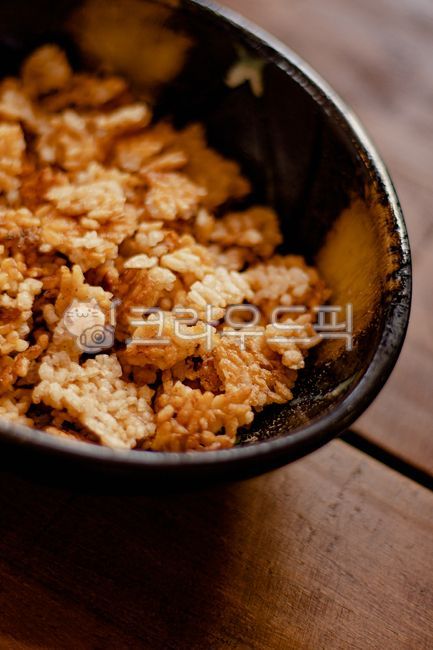 Nureungji,crispy,snack,Nurungji snacks,bowl,Fried nurungji,table