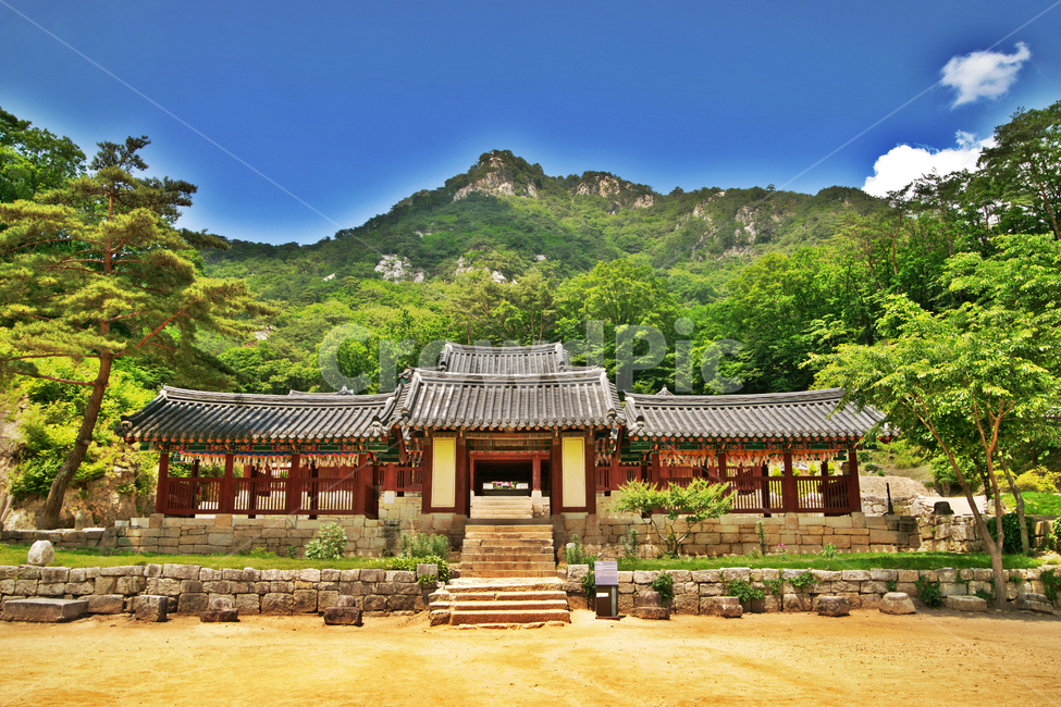 회전문,보물제164호,청평사,오봉산,전각,1550년,조선시대,보우대사,춘천,푸른하늘,돌계단,한국전통,한국문화,korean traditional,korean culture,건축물,건물외관,exterior,building,structure,architecture,construction