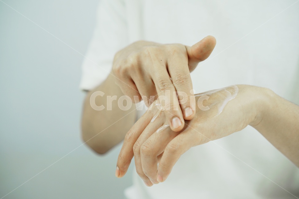 손,신체일부,뷰티,스킨케어,피부관리,화장품,핸드크림,hand,cream,beauty,skincare,cosmetic,남성,사람,인물,인간,human,person,신체일부,몸,body,뷰티,미용,beauty treatment