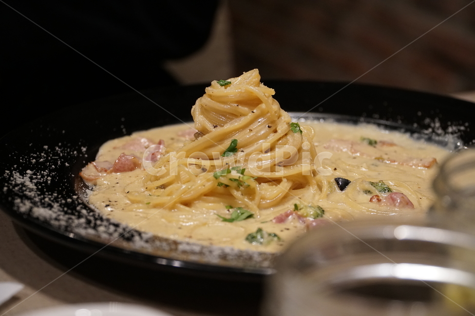noodles,restaurant,pasta,carbonara,cooking