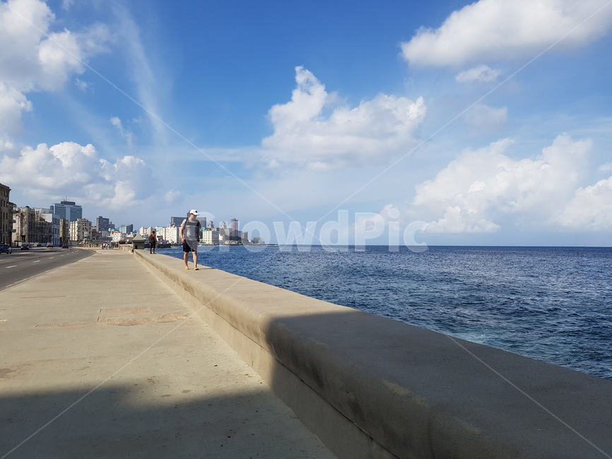 쿠바,cuba,habana,하바나,아바나,도시,풍경,city,landscape,해외,외국,세계,foreign,oversea,world,세계도시풍경,해외도시풍경,외국도시풍경,world cityscape,사람,인물,인간,human,person,남성,남자,man,male,path,통로