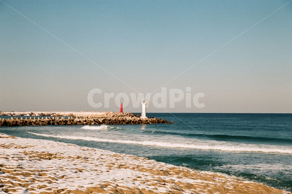 겨울,바다,눈,snow,beach,sea,겨울바다,파도,wave,겨울,계절,winter,season,자연,풍경,nature,landscape,해변,바다,beach,sea,등대,lighthouse,architecture,건축물,building,건물,tower,탑