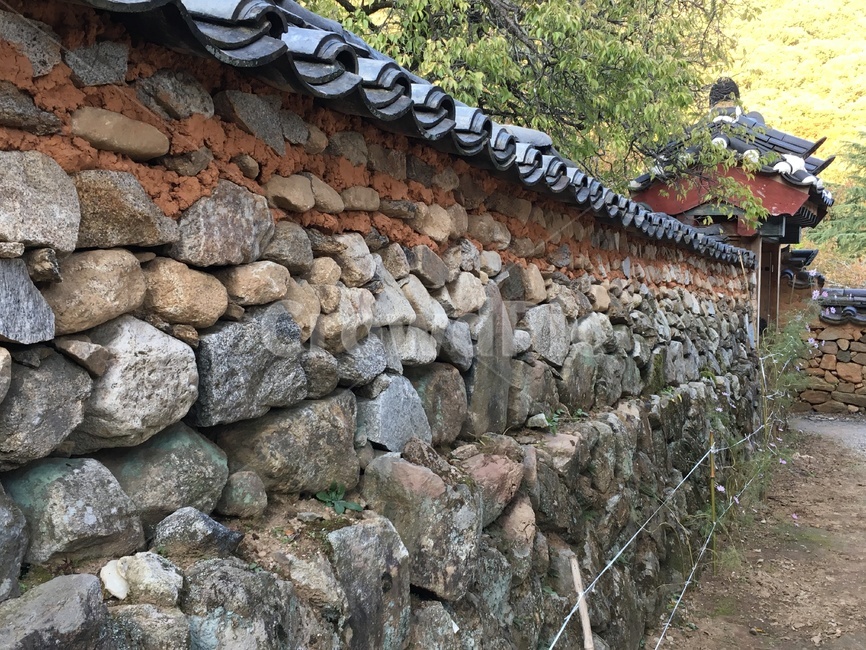 선암사,풍경,가을,낙엽,돌담장,돌담,담장,기와,산사,산지승원,절,사찰,불교,유네스코,세계문화유산,산책,한국전통,한국문화,korean traditional,korean culture,건축물,건물외관,exterior,building,structure,architecture,construction