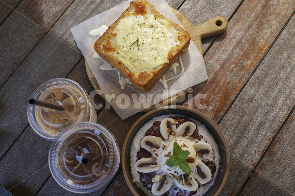 카페,까페,팥빙수,커피,디저트,감성,색감,아이스커피,인절미빙수,빙수,브레드,치즈빵,식빵,빵,후식,디저트,간식,후식,dessert,snack