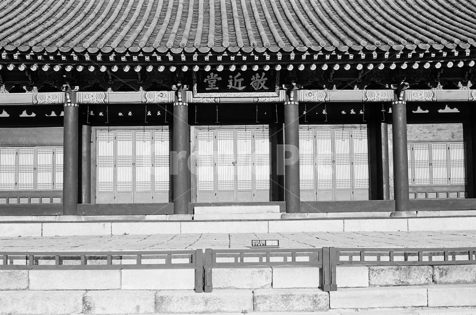 흑백필름,흑백사진,전통,기와,전통가옥,옛가옥,기와집,기왓장,문,도시,옛도시