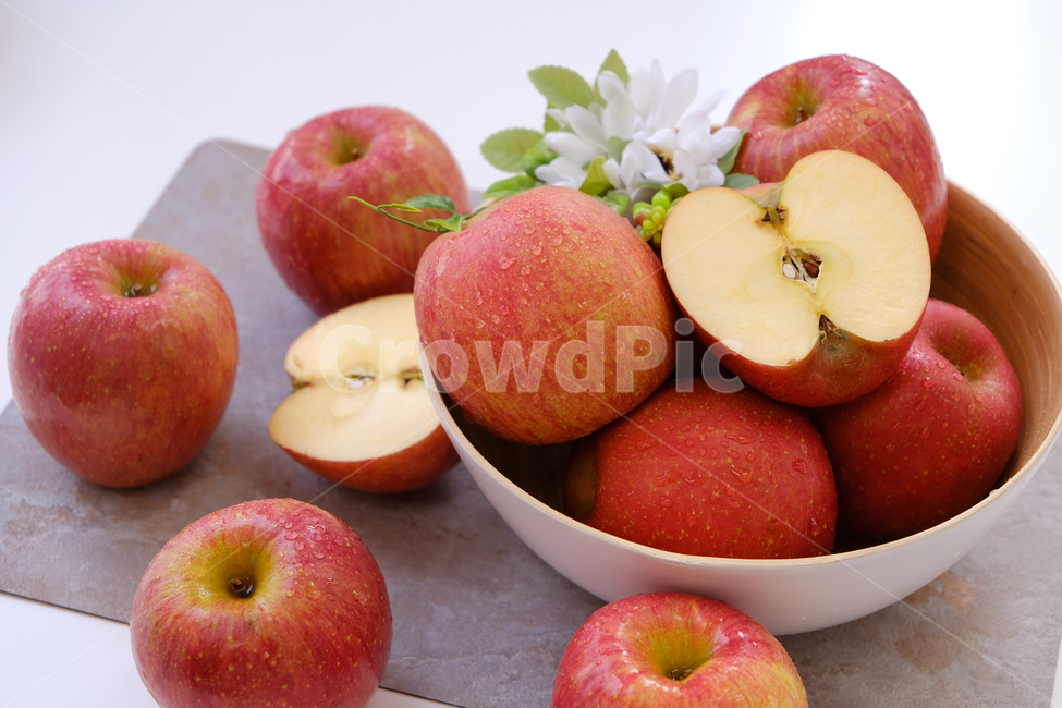 사과,부사,과일,달콤,신선,식품,음식,apple,fruit,sweet,fresh,food,음식,식재료,요리,food,cook,meal,dishes,food reserves,과일,열매,fruit