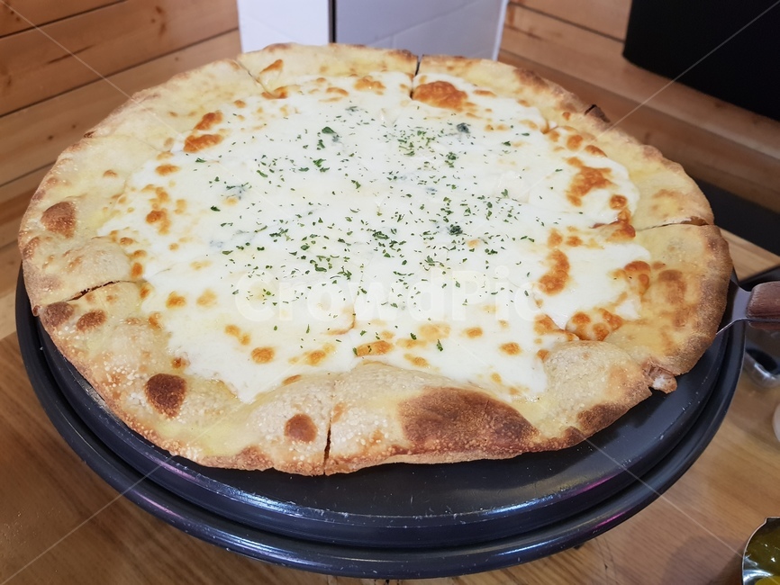 bread,빵,food,음식,pizza,피자,화덕피자,고르곤졸라,치즈,cheese
