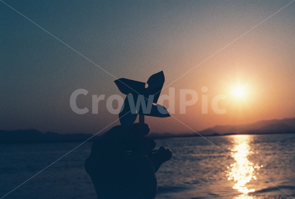 바다,노을,바람개비,감성사진,nikonem,필름사진,필름,sunset,손사진,해변,바다,beach,sea,사람,인물,인간,human,person,감성,sensible,feeling,사물,물건,오브젝트,thing,object,matter