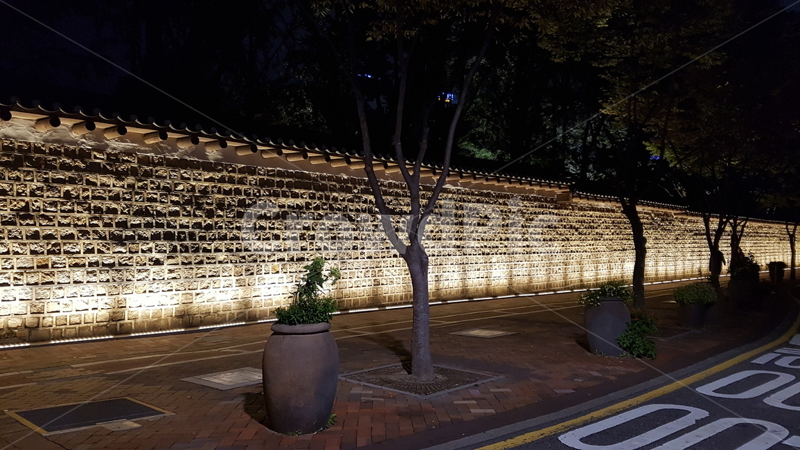 덕수궁,돌담길,덕수궁돌담길,야경,서울,walkway,보도,벽,관광지,담벼락,궁,밤거리,골목,데이트장소,데이트,한국,대한민국,walk,걷기,조명,건축,landscape,야경,밤,풍경,nightscape,night,landscape