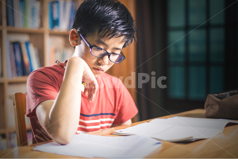 학생,공부,자율,학습,초등,시험,중등,수학,국어,영어,사회,자습,학원,사람,인물,인간,human,person,어린이,어린아이,child,children,kid,교육,학교,공부,education,learning,study,school