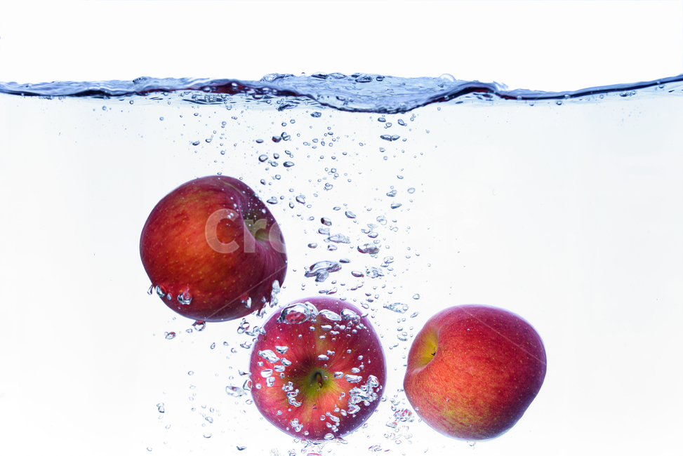 drop,falling,clean water,water tank,fruit,water droplets,delicious,water,food,red,apple,washing,plant,underwater,in the water,bubbles,clear water