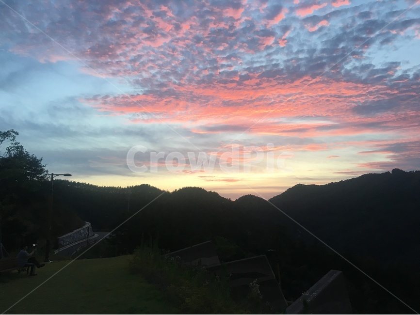 석양,구름,여름,하늘,자연,풍경,자연,풍경,nature,landscape,outdoors,옥외,sky,dusk,황혼,sunset,일몰,dawn,새벽,red sky,붉은 하늘