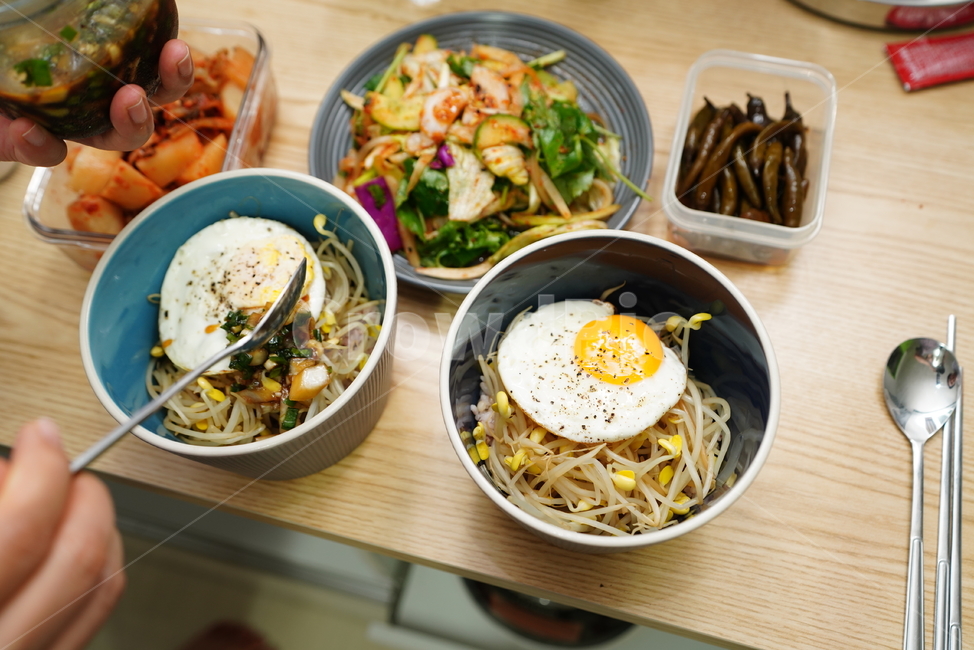 집밥,계란,후라이,콩나물밥,야채,식사,먹거리,음식,한식,식기,그릇,나물,무침,한식,한국음식,한국요리,korean food,korean dishes,korean meal,korean cook
