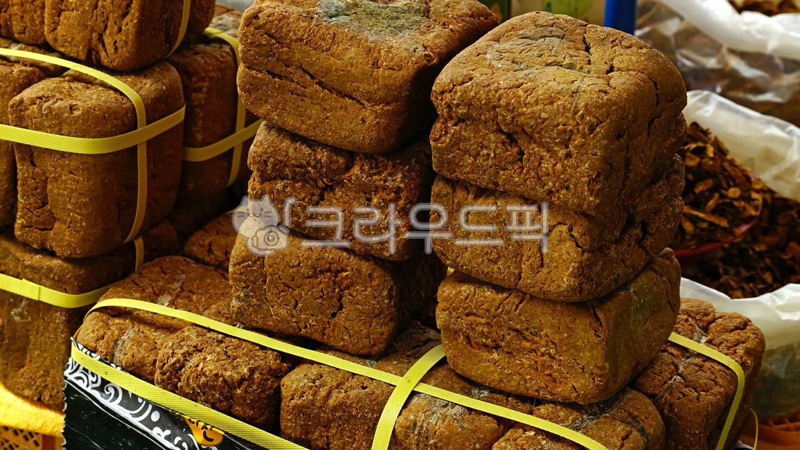 meju,soybean,lump of meju,soybean meju,soy sauce,Soybean paste,block,traditional soybean paste